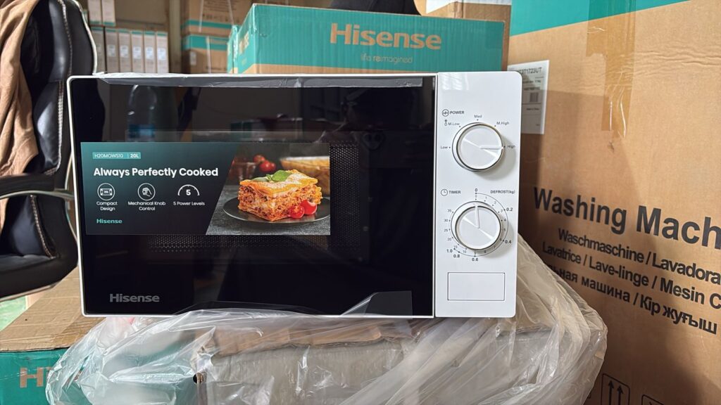 hisense microwave 20l white colour with mechanical knob control, hisense h20mows1 microwave with mechanical control, capacity 20 l, power 700 watt on 6 levels, white